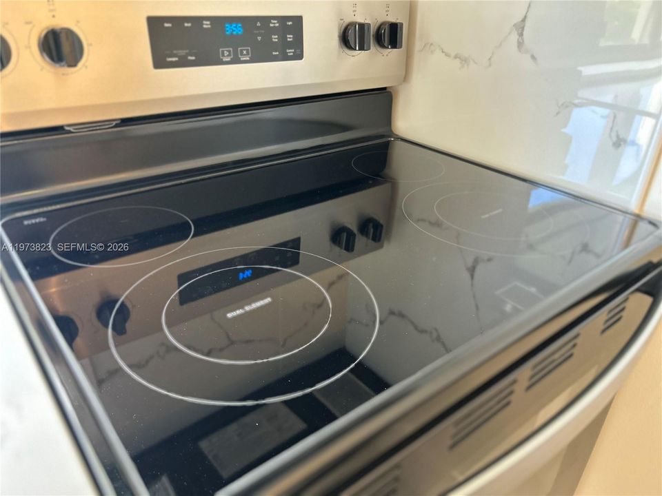 For Sale: $349,000 (1 beds, 1 baths, 767 Square Feet)