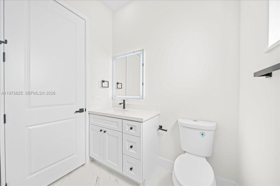 Activo con contrato: $469,900 (4 camas, 2 baños, 1832 Pies cuadrados)