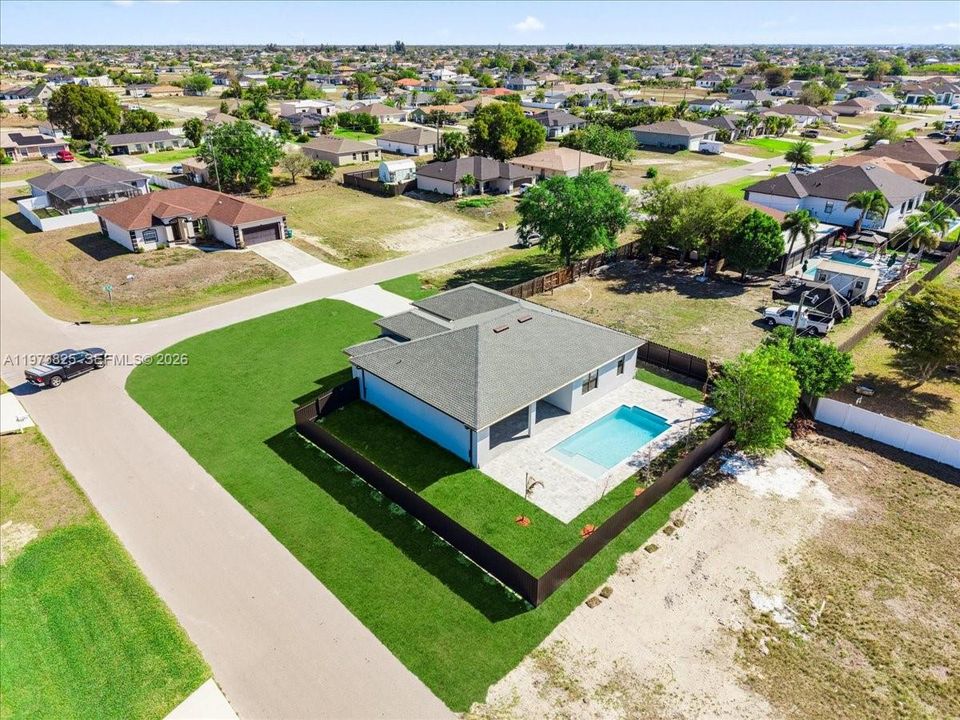 Activo con contrato: $469,900 (4 camas, 2 baños, 1832 Pies cuadrados)