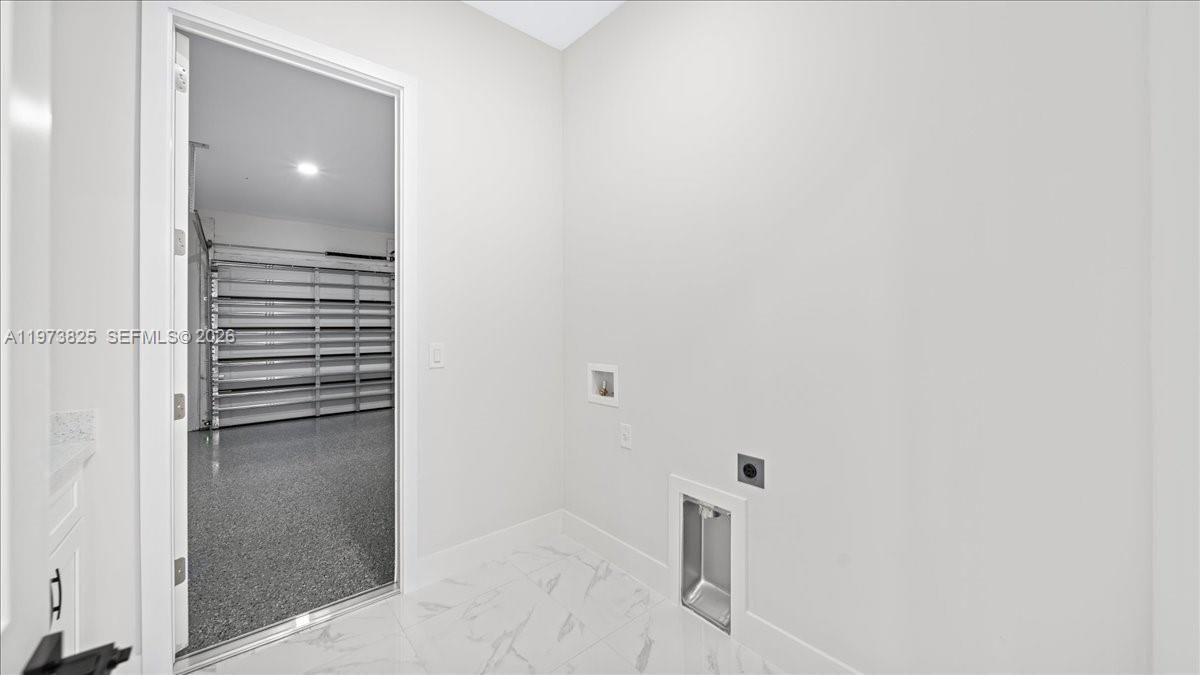 Activo con contrato: $469,900 (4 camas, 2 baños, 1832 Pies cuadrados)
