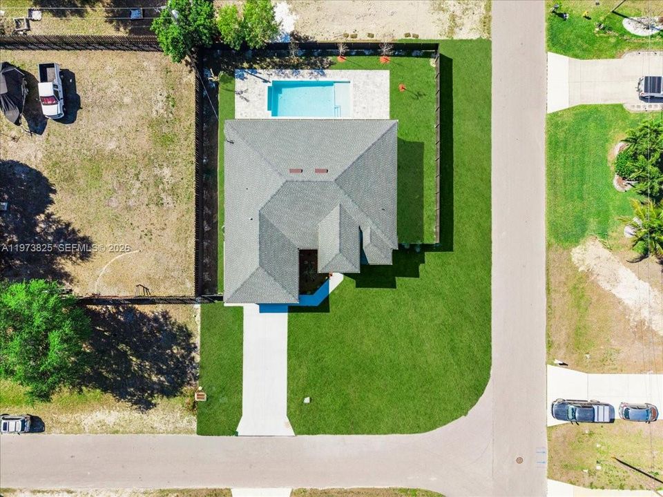Activo con contrato: $469,900 (4 camas, 2 baños, 1832 Pies cuadrados)
