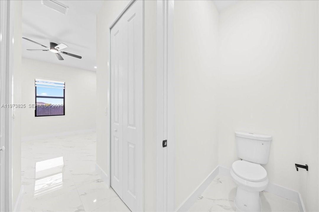 Activo con contrato: $469,900 (4 camas, 2 baños, 1832 Pies cuadrados)