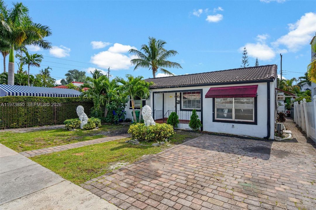 Activo con contrato: $519,900 (4 camas, 3 baños, 1968 Pies cuadrados)