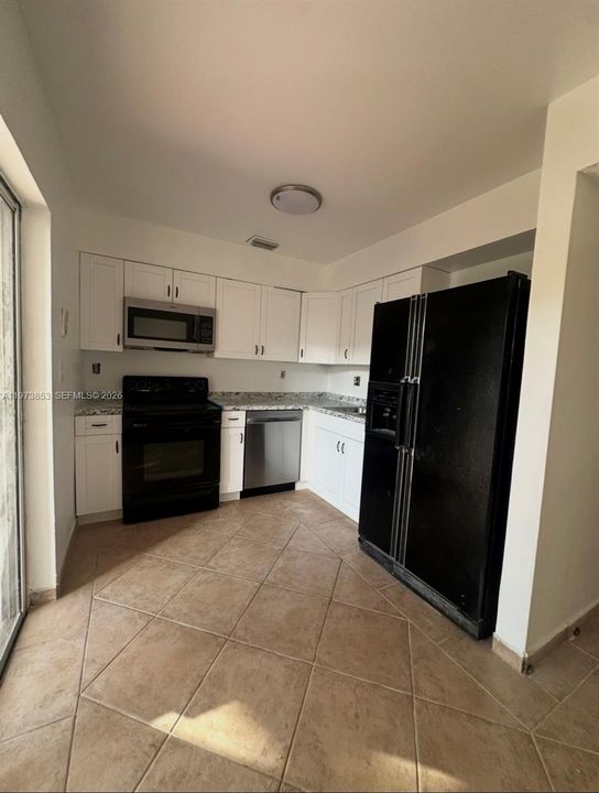 Под контрактом: $2,500 (2 спален, 2 ванн, 922 Квадратных фут)