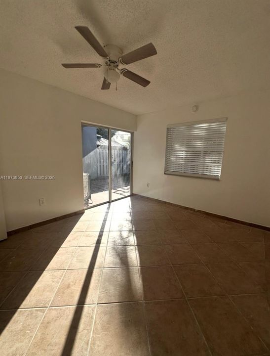 Под контрактом: $2,500 (2 спален, 2 ванн, 922 Квадратных фут)