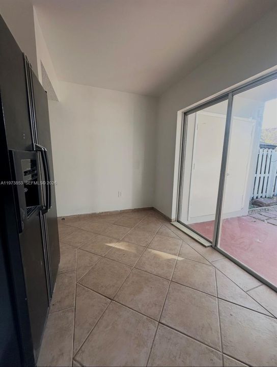 Под контрактом: $2,500 (2 спален, 2 ванн, 922 Квадратных фут)