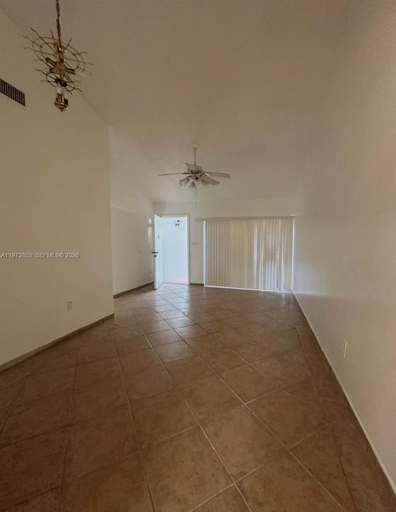 Под контрактом: $2,500 (2 спален, 2 ванн, 922 Квадратных фут)