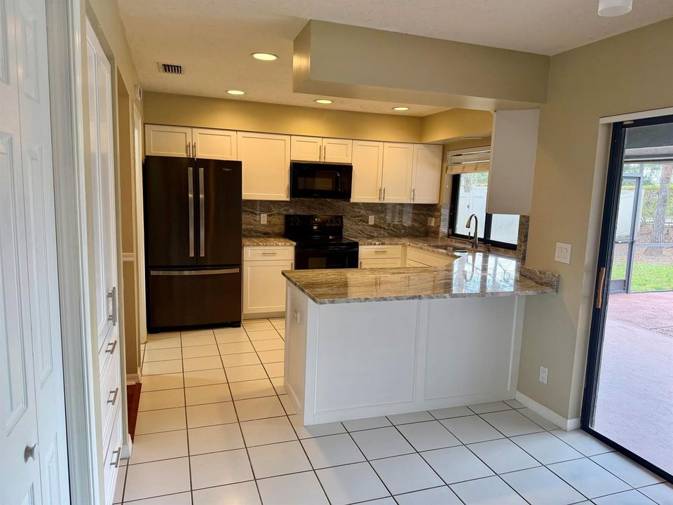 Kitchen Brkfst Area