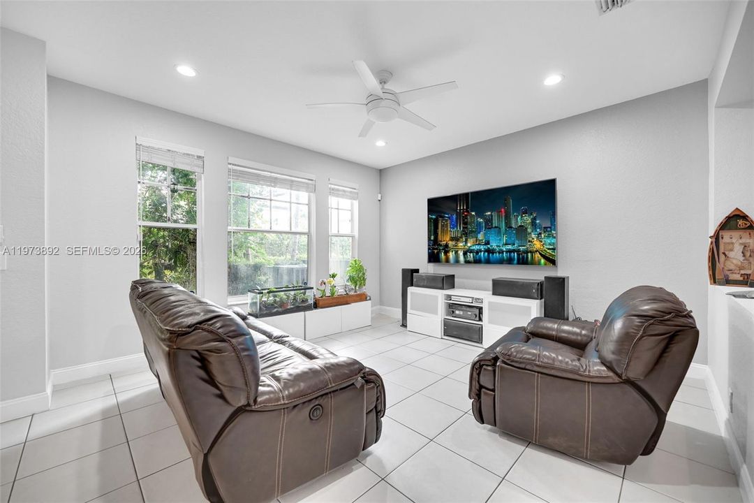 Activo con contrato: $538,000 (3 camas, 2 baños, 2265 Pies cuadrados)