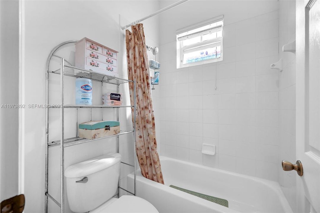 Activo con contrato: $538,000 (3 camas, 2 baños, 2265 Pies cuadrados)