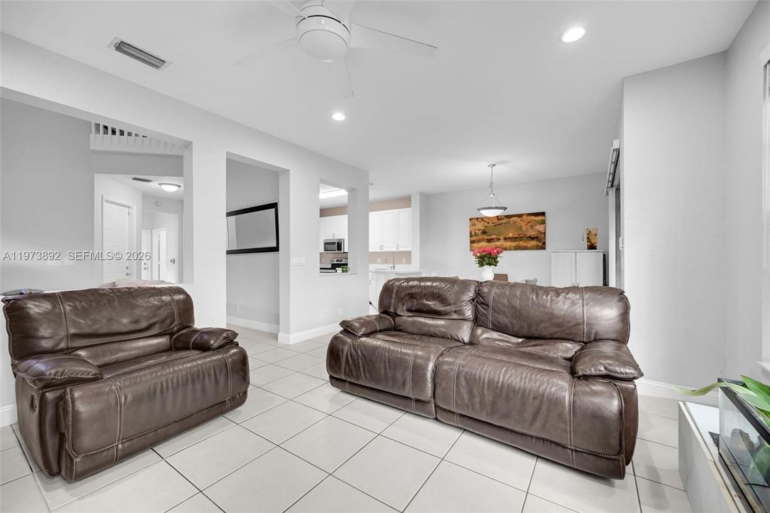 Activo con contrato: $538,000 (3 camas, 2 baños, 2265 Pies cuadrados)