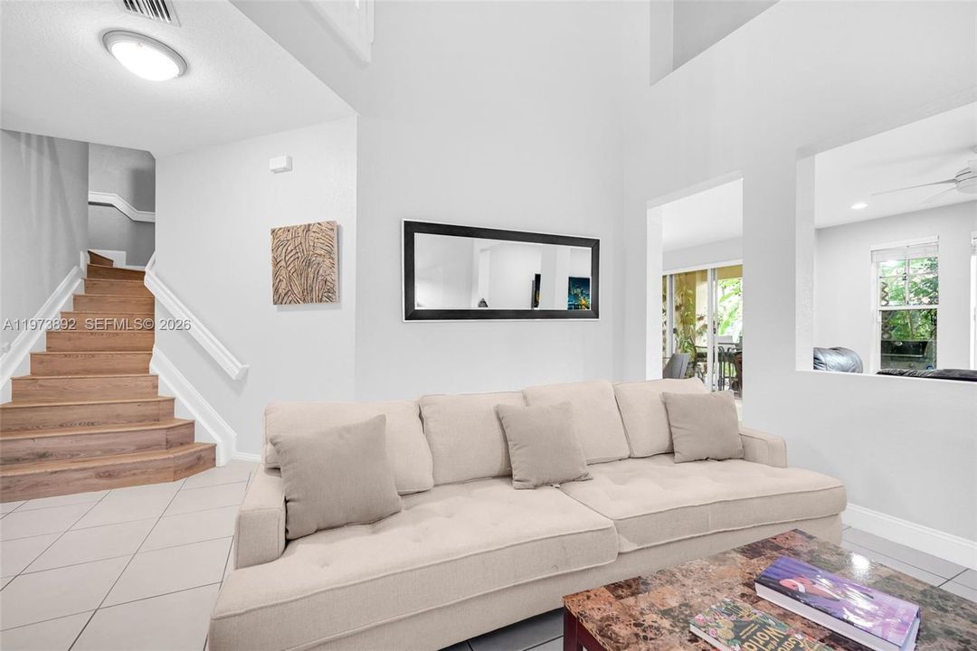Activo con contrato: $538,000 (3 camas, 2 baños, 2265 Pies cuadrados)