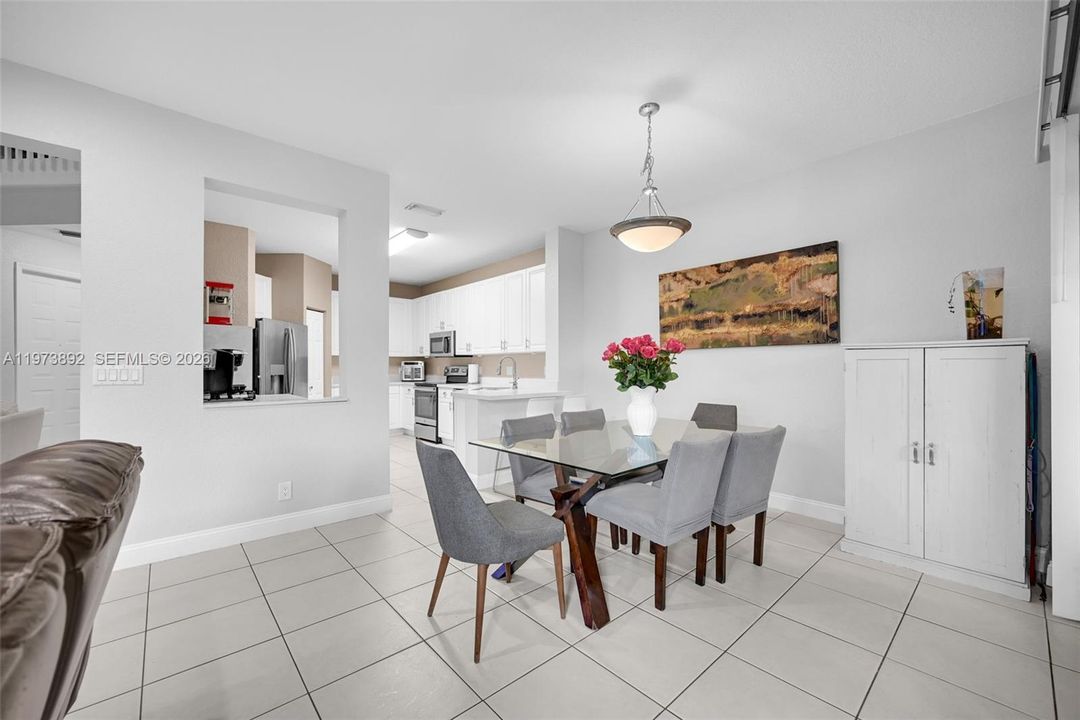 Activo con contrato: $538,000 (3 camas, 2 baños, 2265 Pies cuadrados)