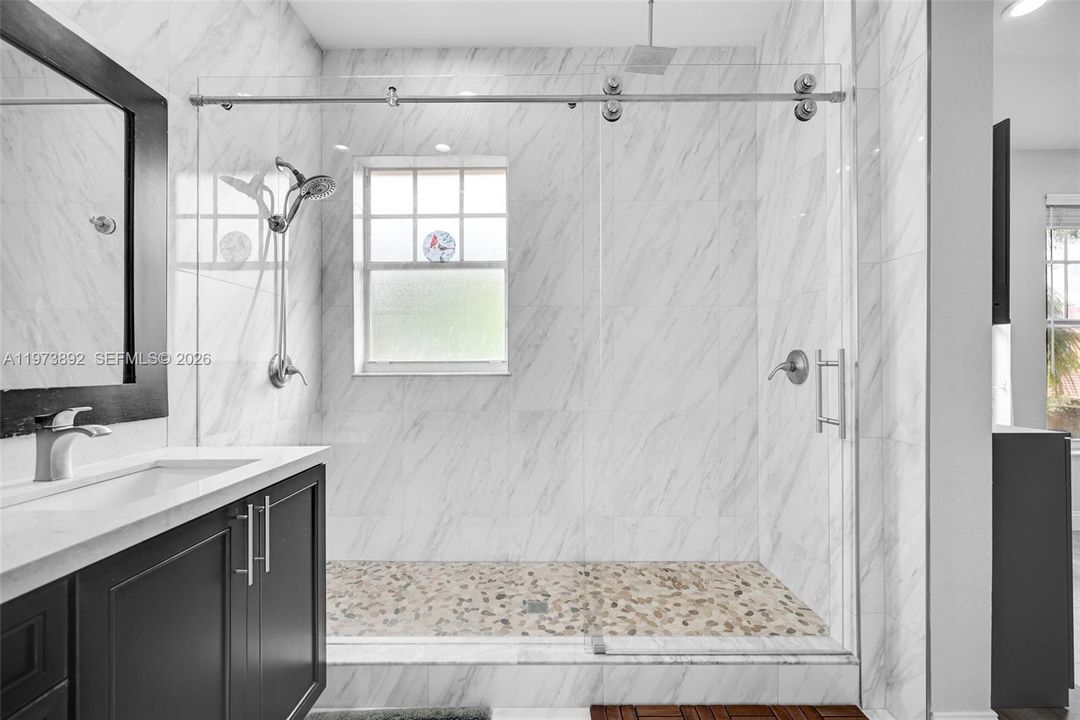 Activo con contrato: $538,000 (3 camas, 2 baños, 2265 Pies cuadrados)