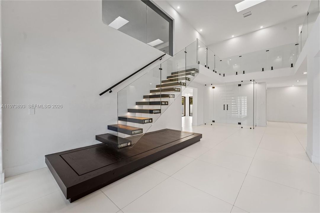 En Venta: $2,499,000 (4 camas, 4 baños, 4188 Pies cuadrados)
