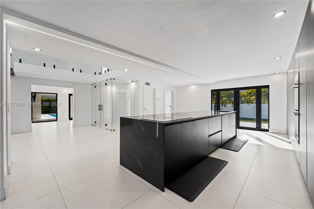 En Venta: $2,499,000 (4 camas, 4 baños, 4188 Pies cuadrados)