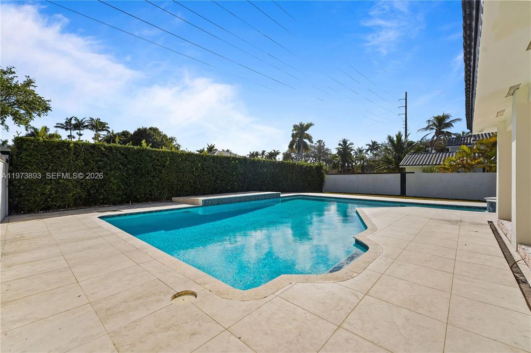 En Venta: $2,499,000 (4 camas, 4 baños, 4188 Pies cuadrados)