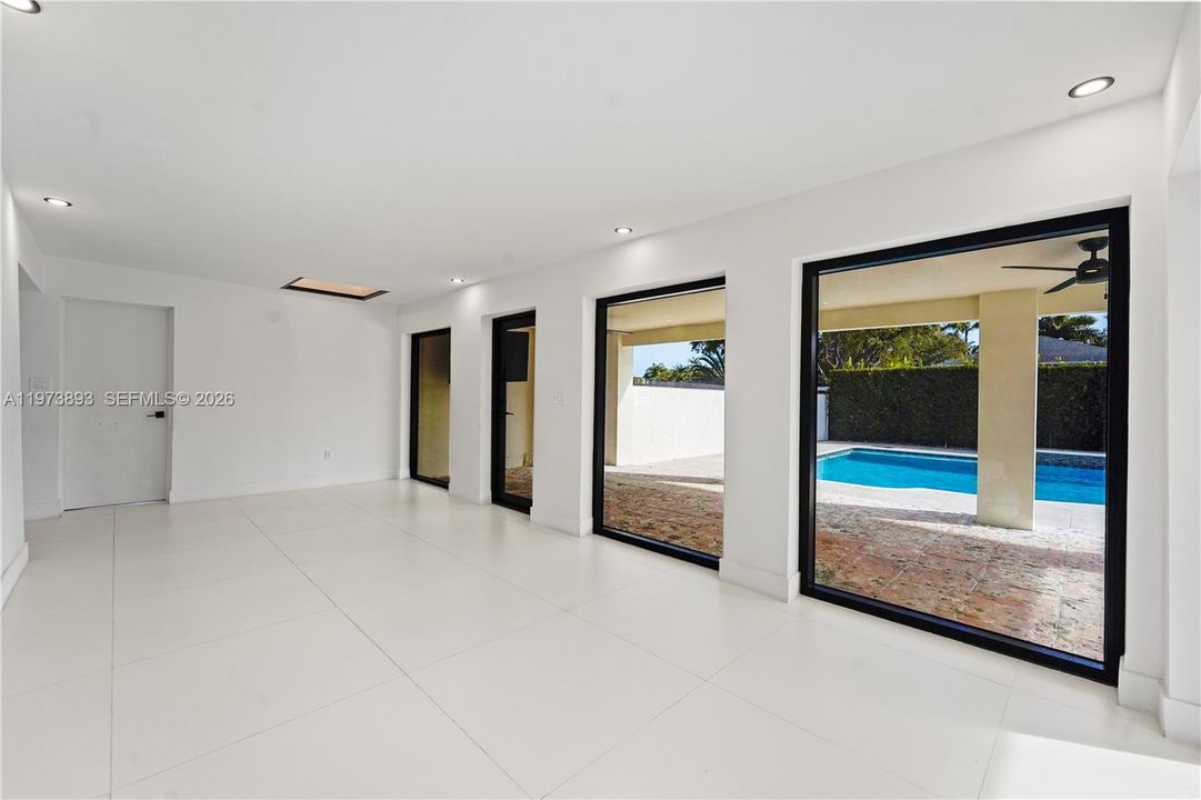 En Venta: $2,499,000 (4 camas, 4 baños, 4188 Pies cuadrados)