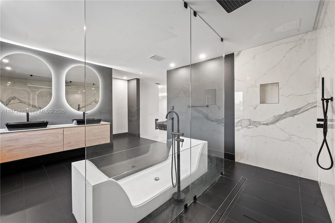 En Venta: $2,499,000 (4 camas, 4 baños, 4188 Pies cuadrados)