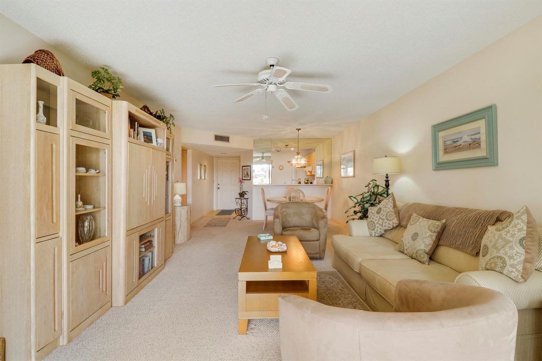 Williamsburg 105 - Living Dining 3