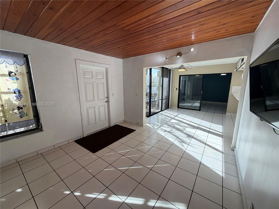 For Sale: $389,000 (2 beds, 2 baths, 790 Square Feet)