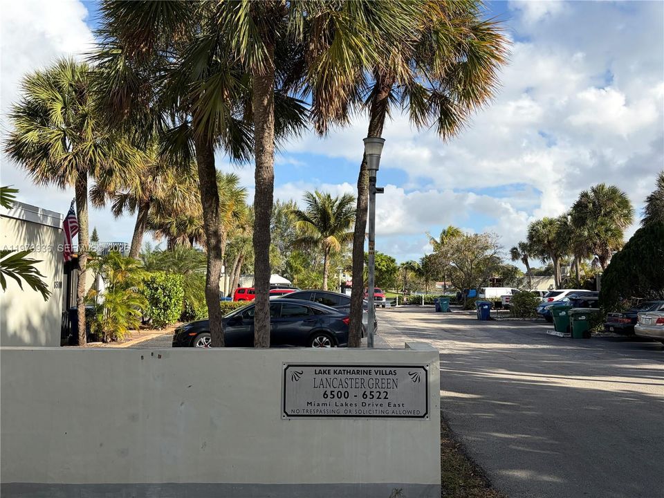 For Sale: $389,000 (2 beds, 2 baths, 790 Square Feet)