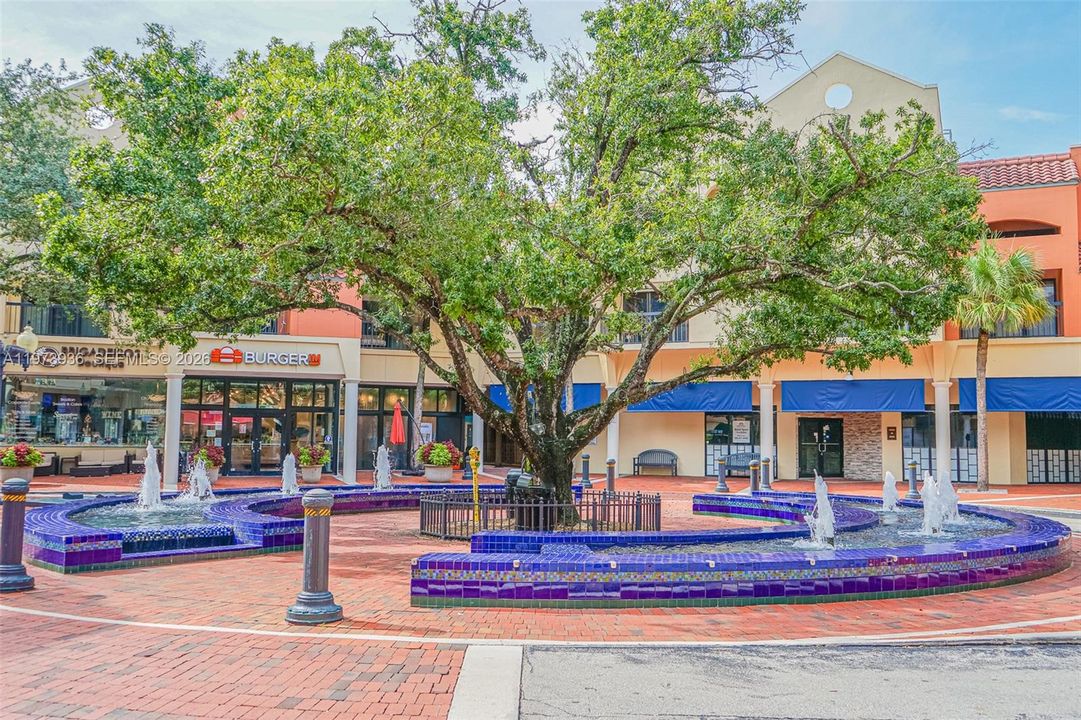 For Sale: $389,000 (2 beds, 2 baths, 790 Square Feet)