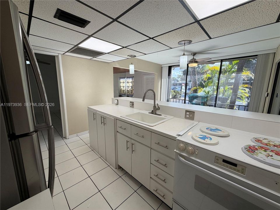 For Sale: $389,000 (2 beds, 2 baths, 790 Square Feet)