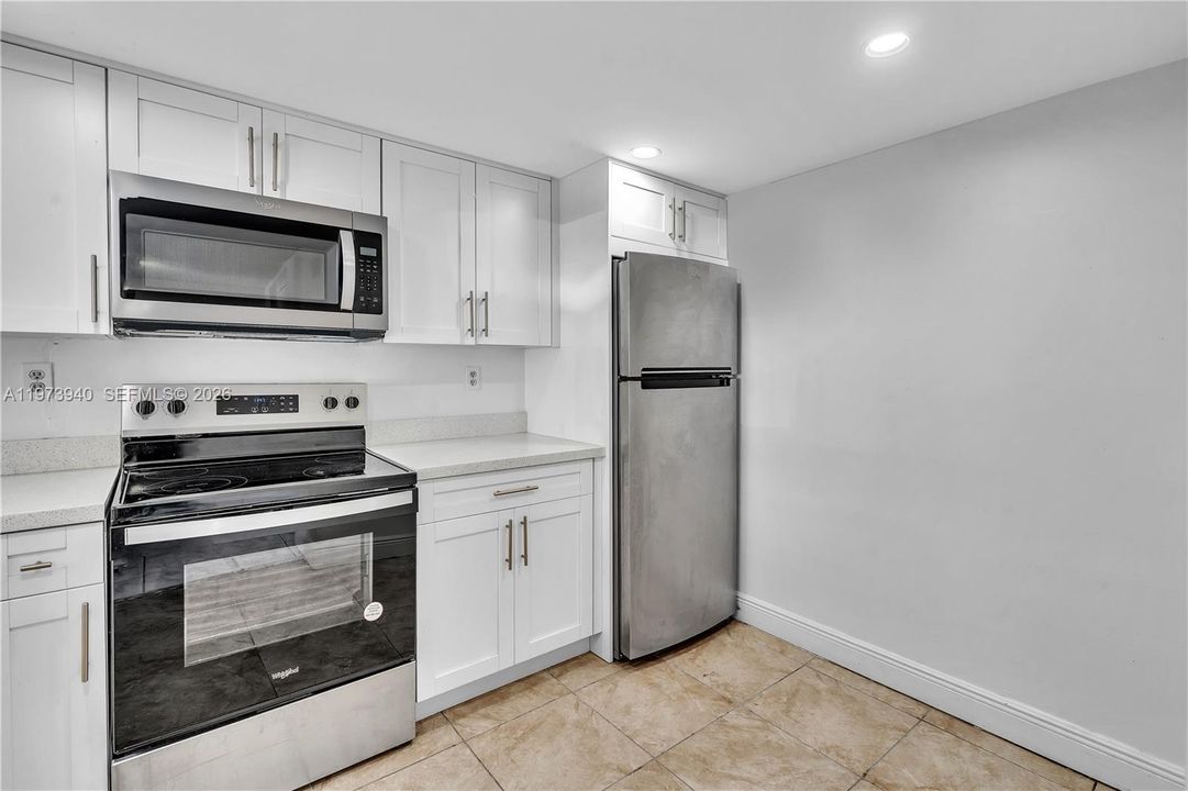 待售: $245,000 (3 贝兹, 2 浴室, 1070 平方英尺)