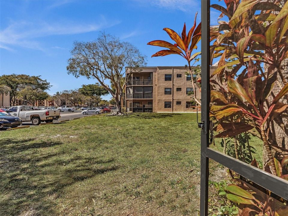 待售: $245,000 (3 贝兹, 2 浴室, 1070 平方英尺)