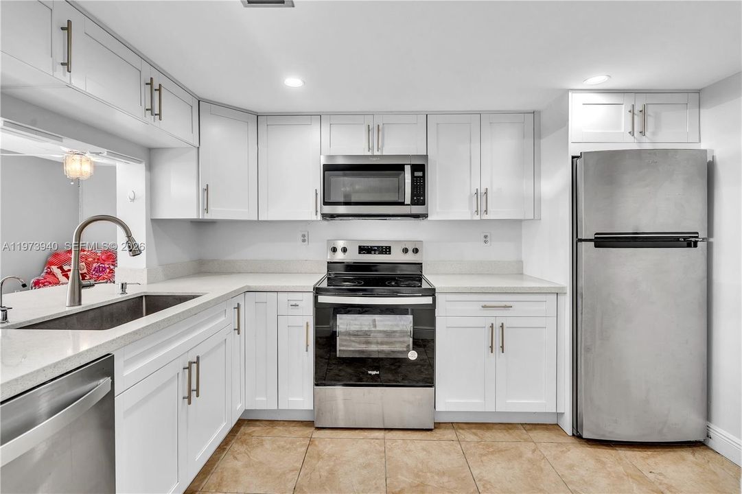 待售: $245,000 (3 贝兹, 2 浴室, 1070 平方英尺)