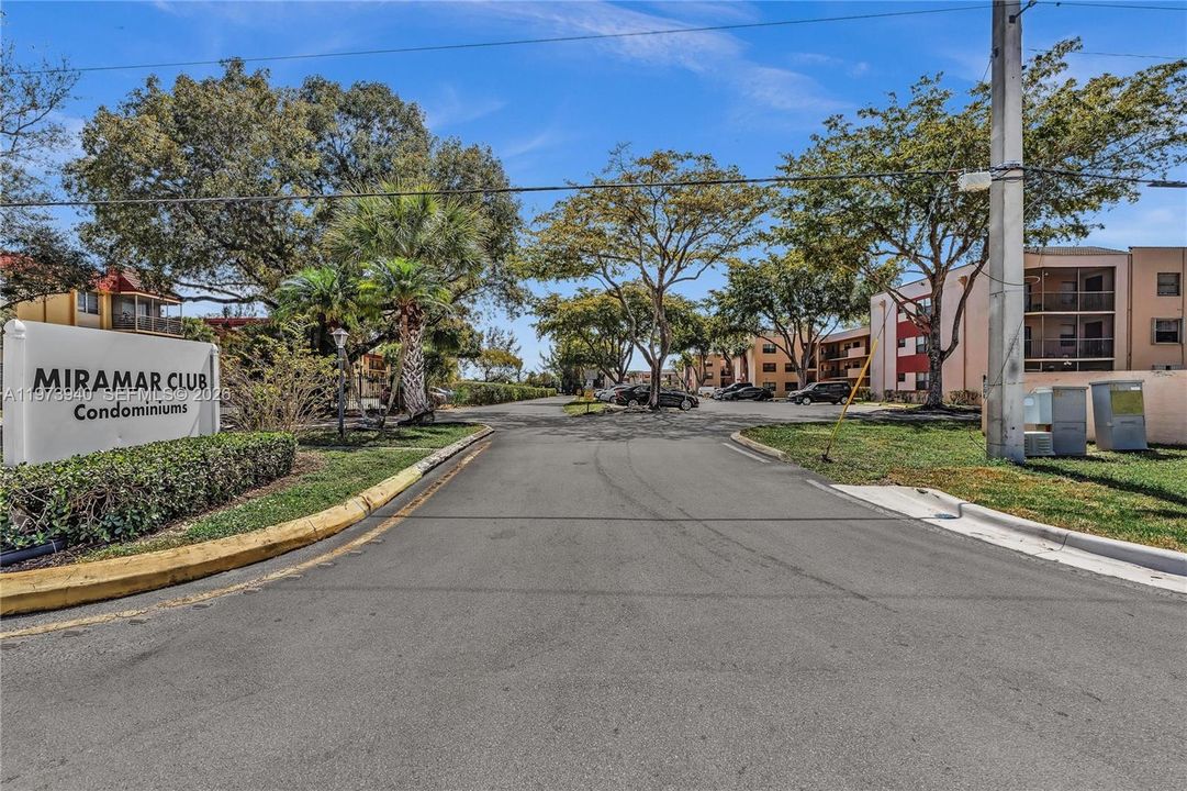 待售: $245,000 (3 贝兹, 2 浴室, 1070 平方英尺)