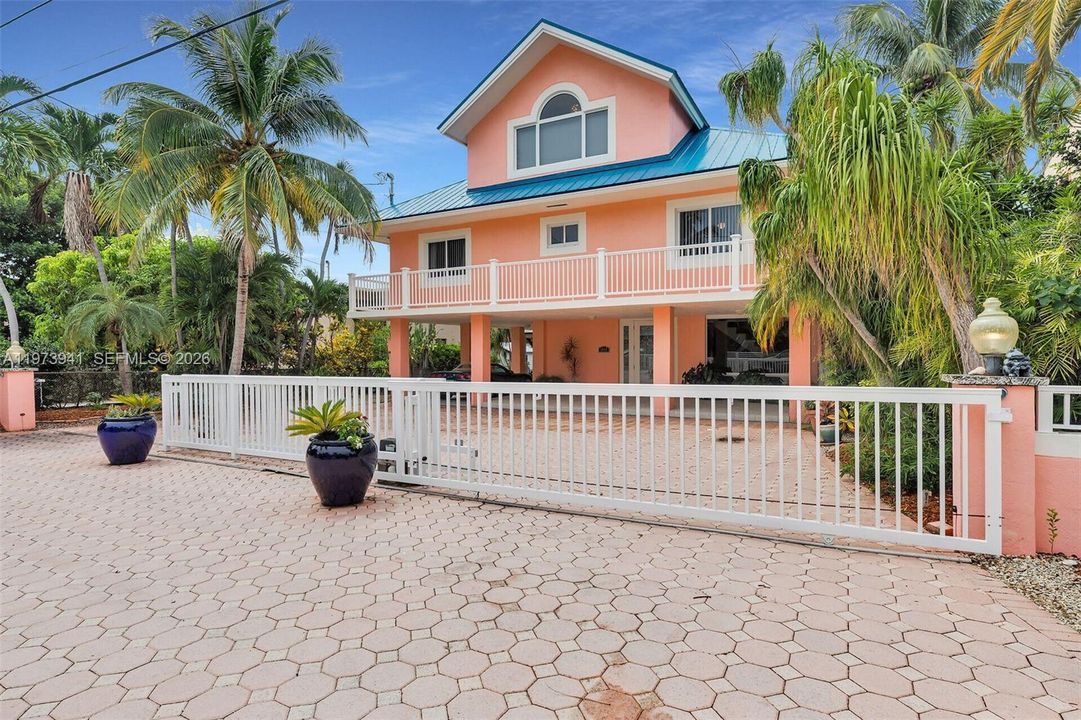 En Venta: $2,145,000 (4 camas, 3 baños, 3023 Pies cuadrados)