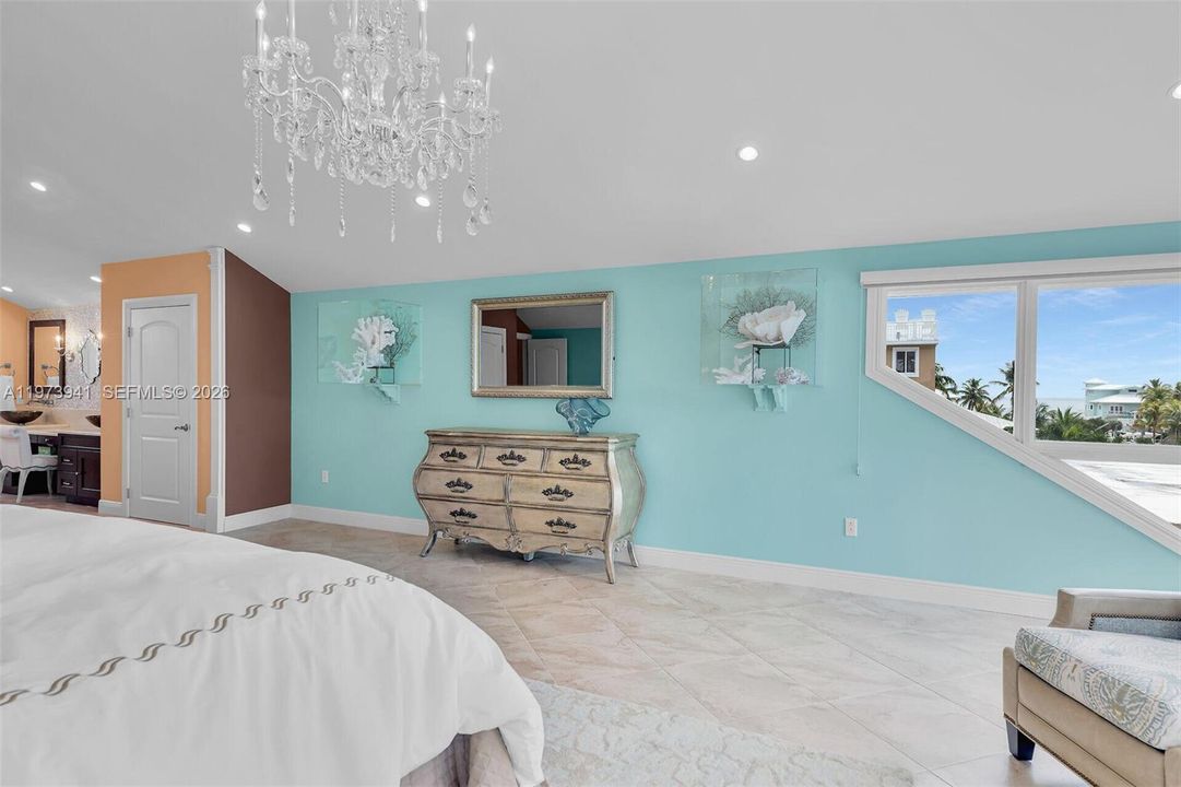 En Venta: $2,145,000 (4 camas, 3 baños, 3023 Pies cuadrados)
