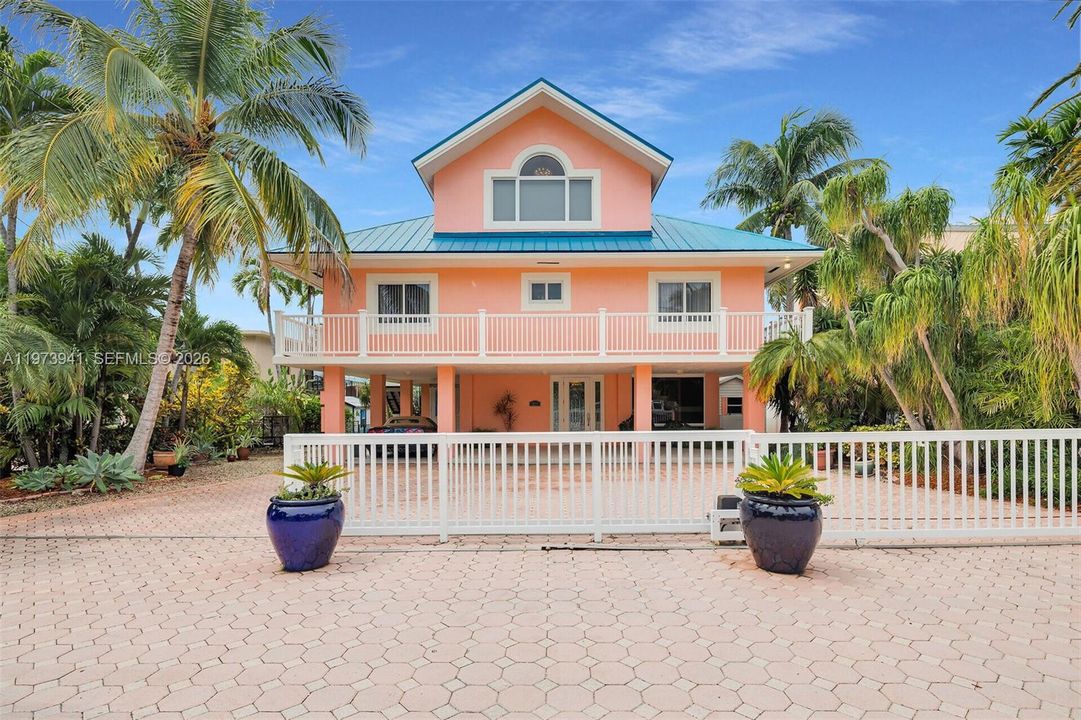 En Venta: $2,145,000 (4 camas, 3 baños, 3023 Pies cuadrados)