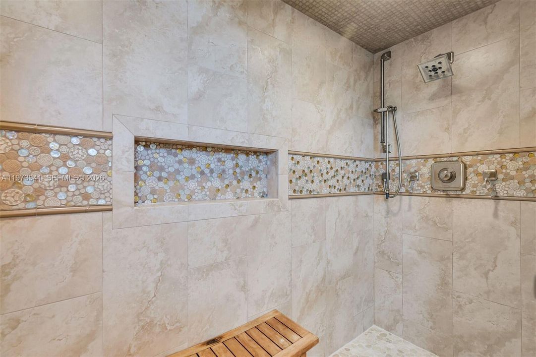 En Venta: $2,145,000 (4 camas, 3 baños, 3023 Pies cuadrados)
