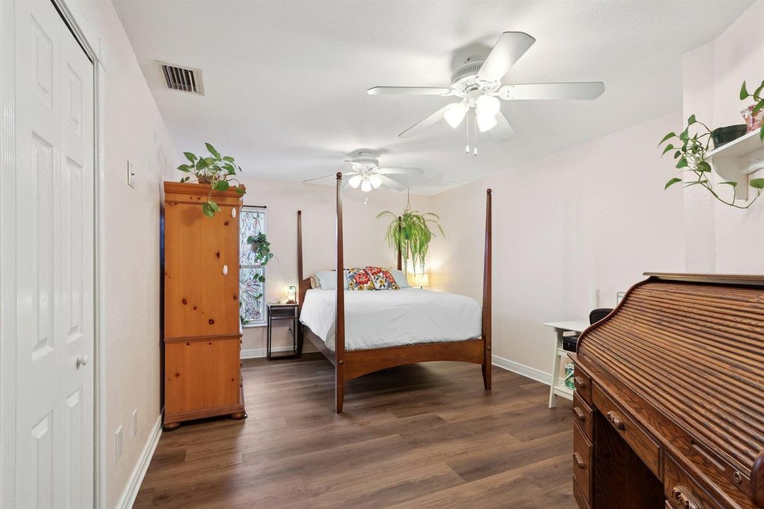 Guest bedroom