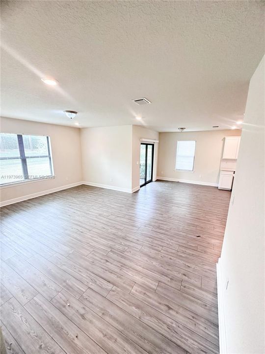 Недавно арендовано: $2,700 (4 спален, 2 ванн, 1850 Квадратных фут)