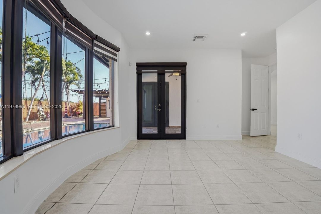 Recently Rented: $5,850 (4 beds, 2 baths, 2196 Square Feet)