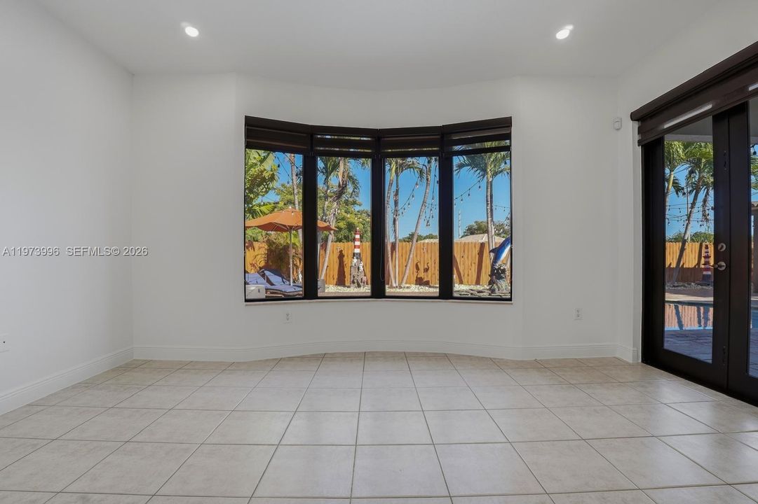 Recently Rented: $5,850 (4 beds, 2 baths, 2196 Square Feet)