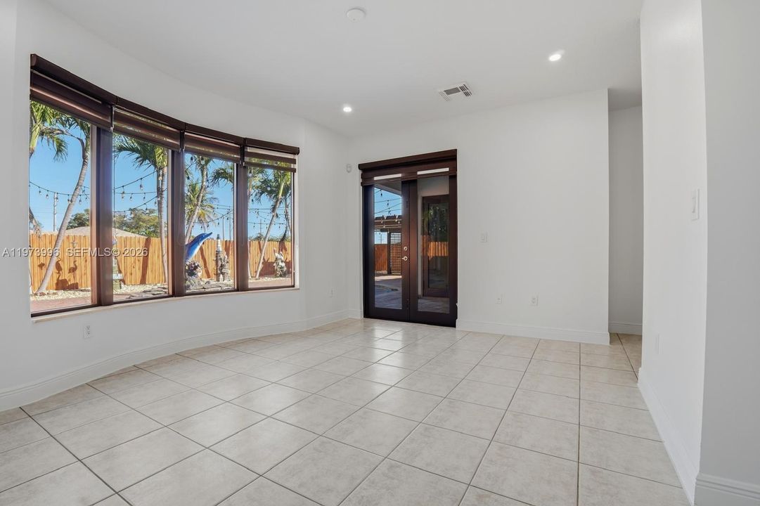 Recently Rented: $5,850 (4 beds, 2 baths, 2196 Square Feet)