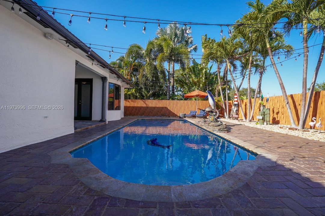 Recently Rented: $5,850 (4 beds, 2 baths, 2196 Square Feet)