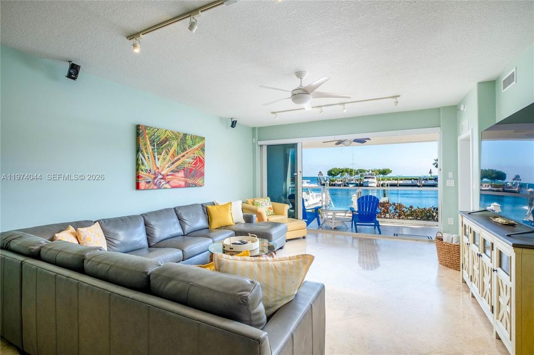 For Sale: $1,599,000 (3 beds, 2 baths, 1876 Square Feet)