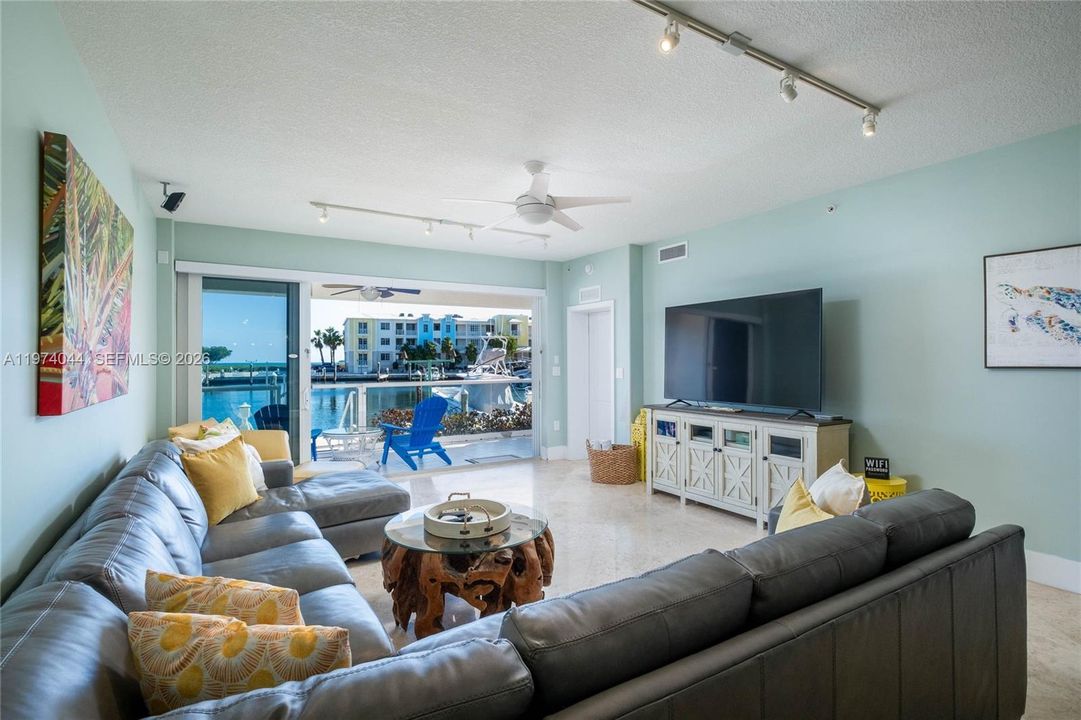 For Sale: $1,599,000 (3 beds, 2 baths, 1876 Square Feet)