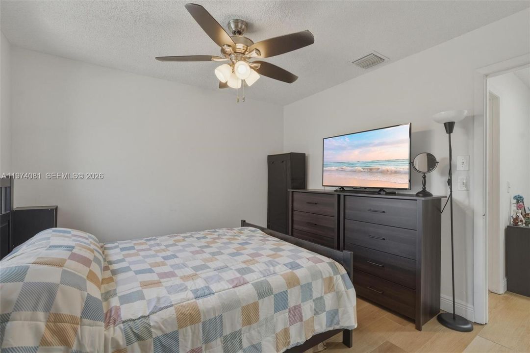 En Venta: $350,000 (3 camas, 2 baños, 1280 Pies cuadrados)