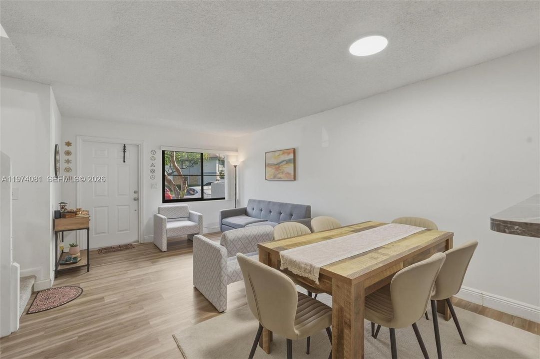 En Venta: $350,000 (3 camas, 2 baños, 1280 Pies cuadrados)