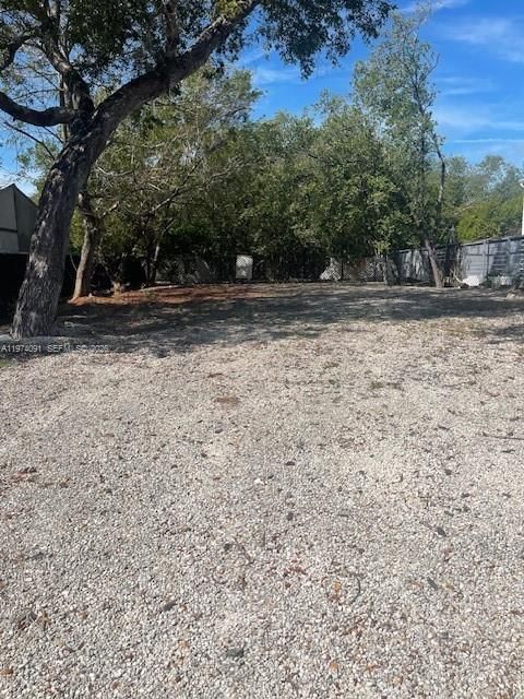 Vendido Recientemente: $275,000 (0.12 acres)