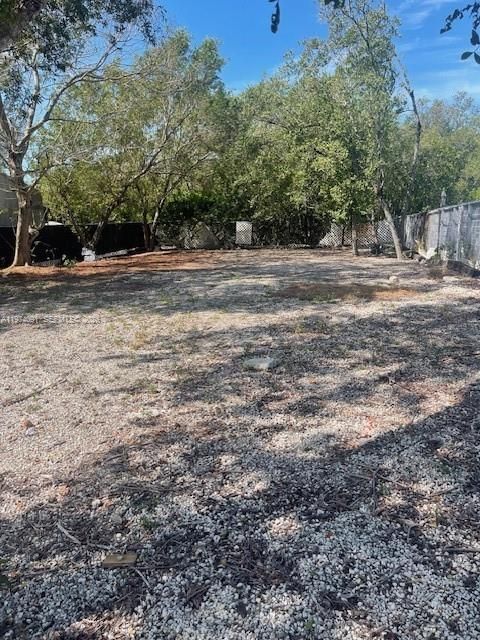Vendido Recientemente: $275,000 (0.12 acres)