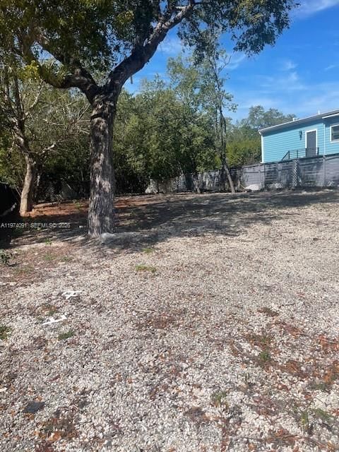Vendido Recientemente: $275,000 (0.12 acres)