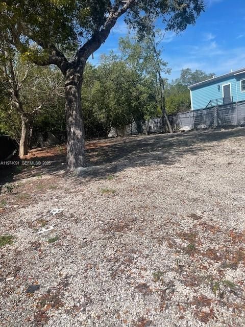 Vendido Recientemente: $275,000 (0.12 acres)